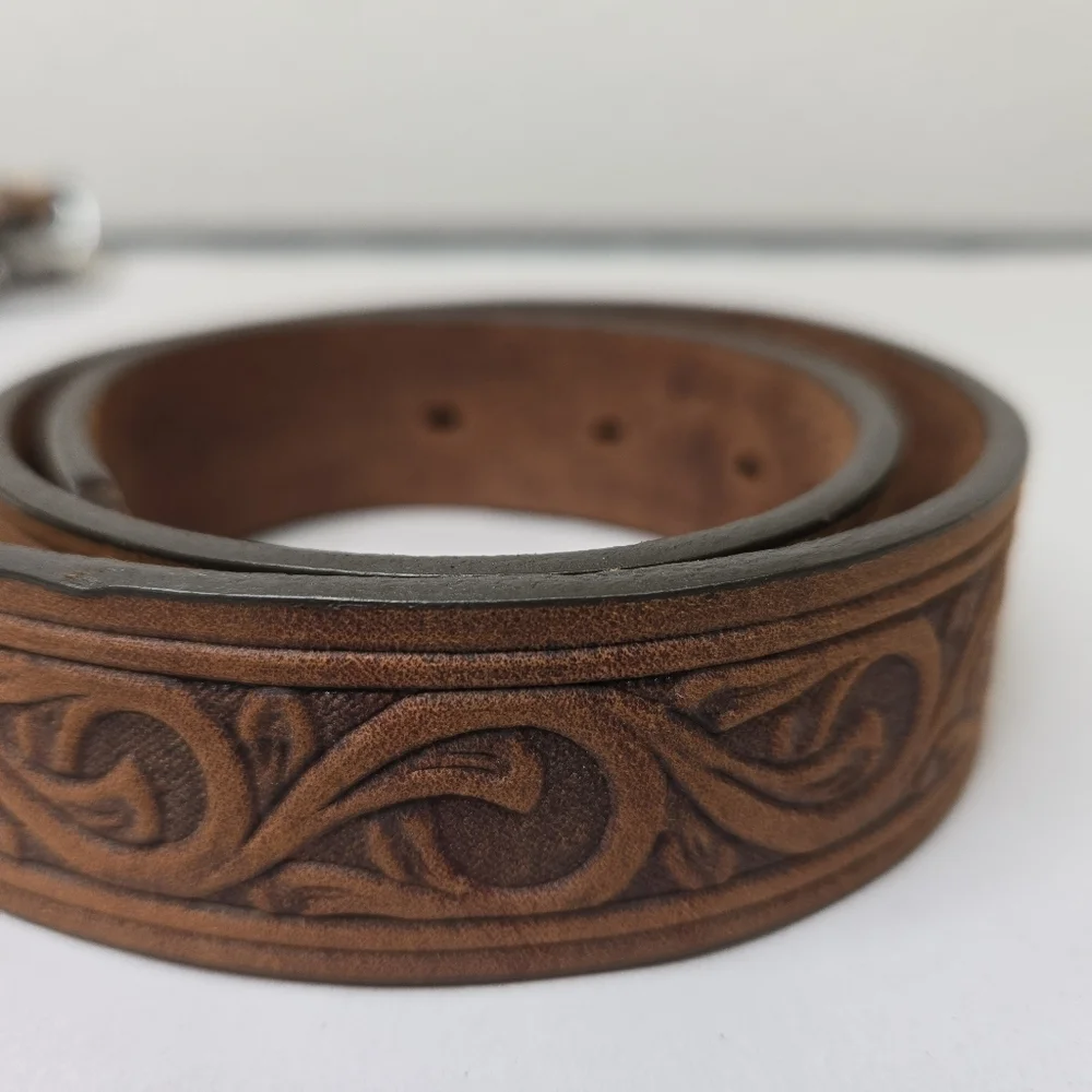 Justin's Women Full Grain Leather Belt With Silver Heart Buckle 34 In *READ**